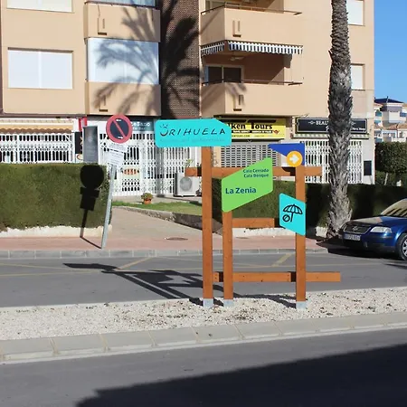With 2 Bedrooms And Roof Terrace In The Center Of La Zenia. Free Wifi. * أوريويلا