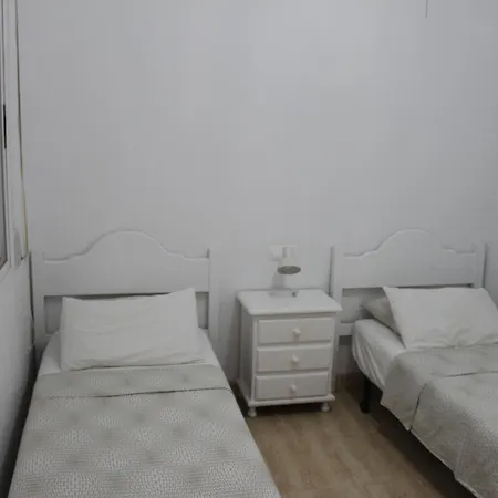With 2 Bedrooms And Roof Terrace In The Center Of La Zenia. Free Wifi. أوريويلا