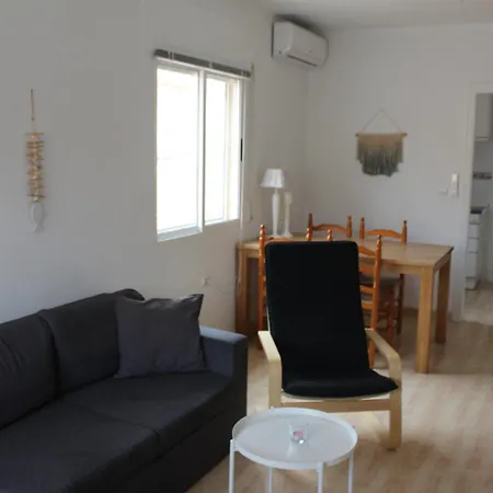 With 2 Bedrooms And Roof Terrace In The Center Of La Zenia. Free Wifi. أوريويلا