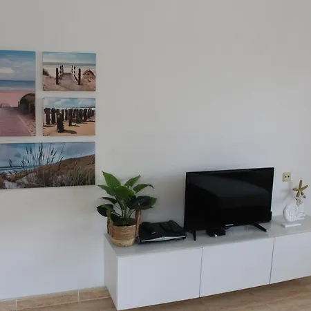 With 2 Bedrooms And Roof Terrace In The Center Of La Zenia. Free Wifi. أوريويلا